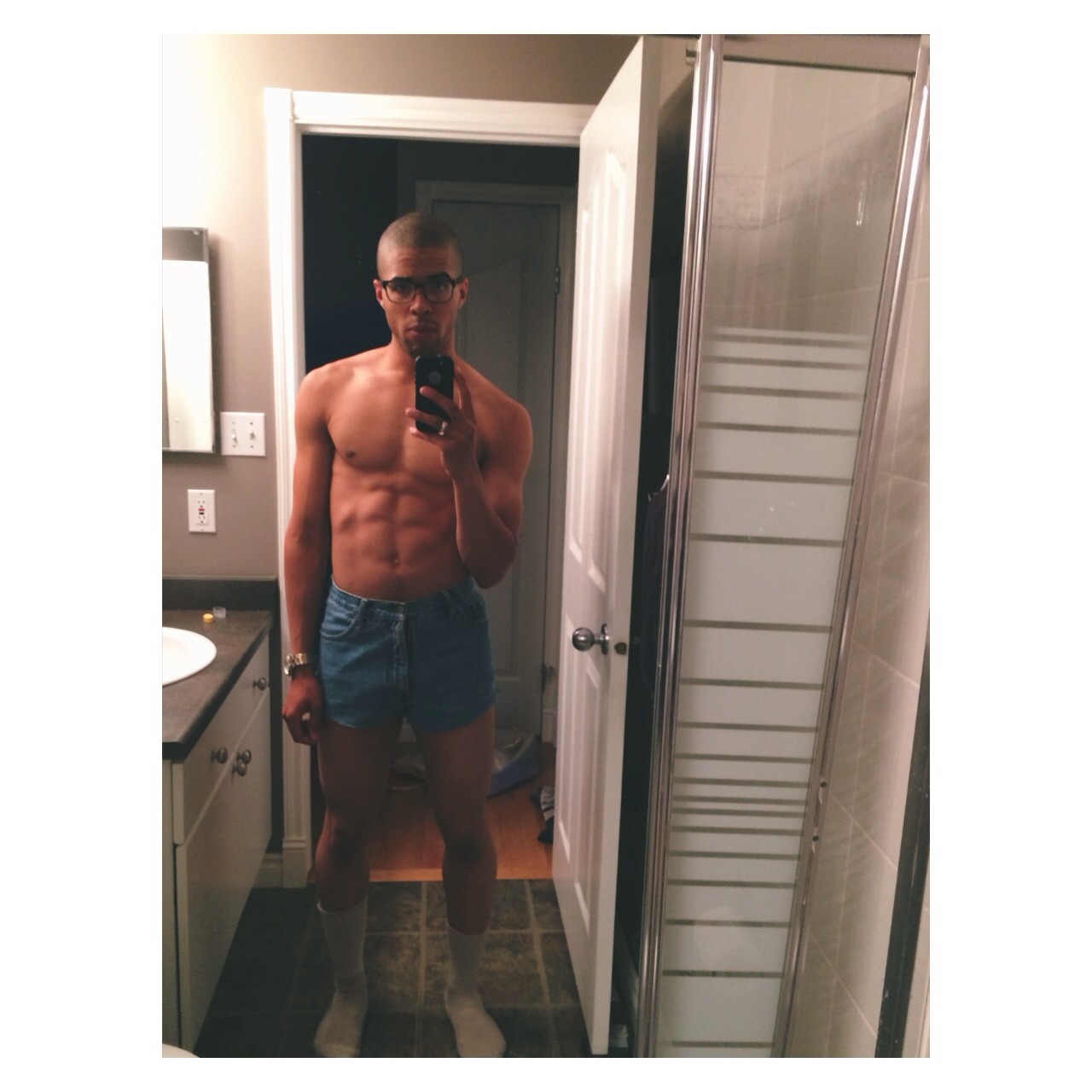oursunsetyears:  beige-scorpio:Those shorts tho  ;)))