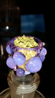 420lovebug:  heavenly-hashish:  My new bowl is prettier than me  I used to have one just like this :)