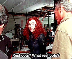  scarjo + guns 