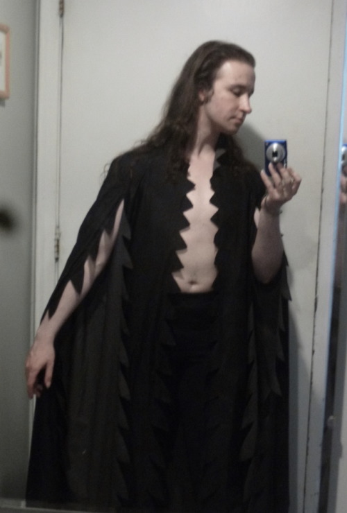 vinceaddams: I made this robe thingy for Halloween in 2016 but I didn’t finish it in time and 