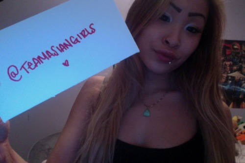 ayy-mee:  Is this how you fan sign??? LOL I adult photos