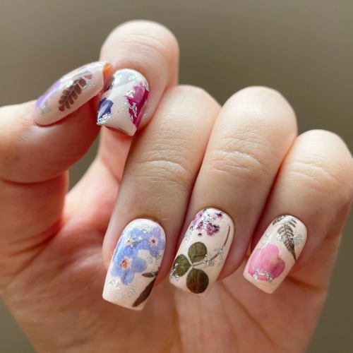 sosuperawesome: Press-On Nails // Jane Safarian on Etsy