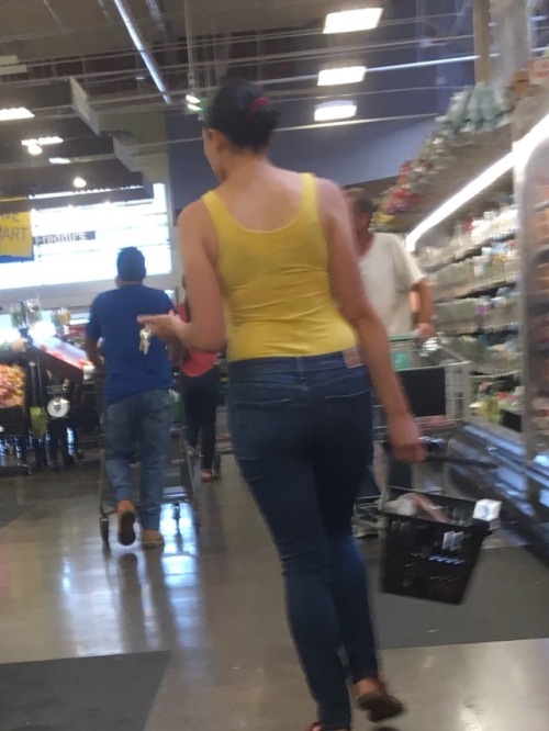 duncansteele69: Grocery store hottie! Awesome tits!