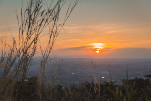 Sunset View. Mt. Parawagan, Montalban, PhilippinesThe northern half of Metro Manila and its neighbor