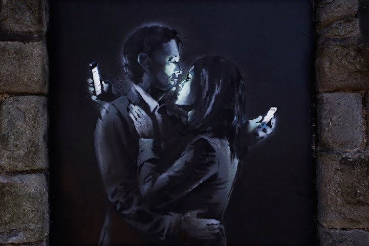 mymodernmet:  Banksy — Mobile Lovers (2014) 