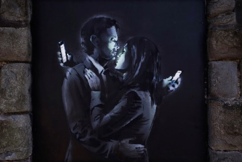 Porn Pics mymodernmet:  Banksy — Mobile Lovers (2014)