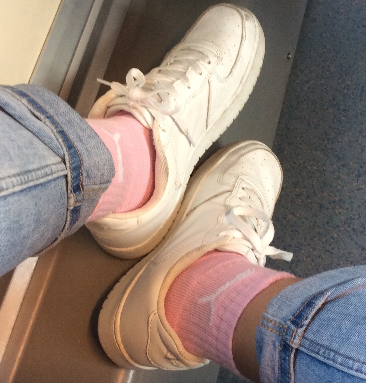 g0ldnike:  emotionalqueen2001:  🌴  follow and ask for a blog rate ⚫️🌴