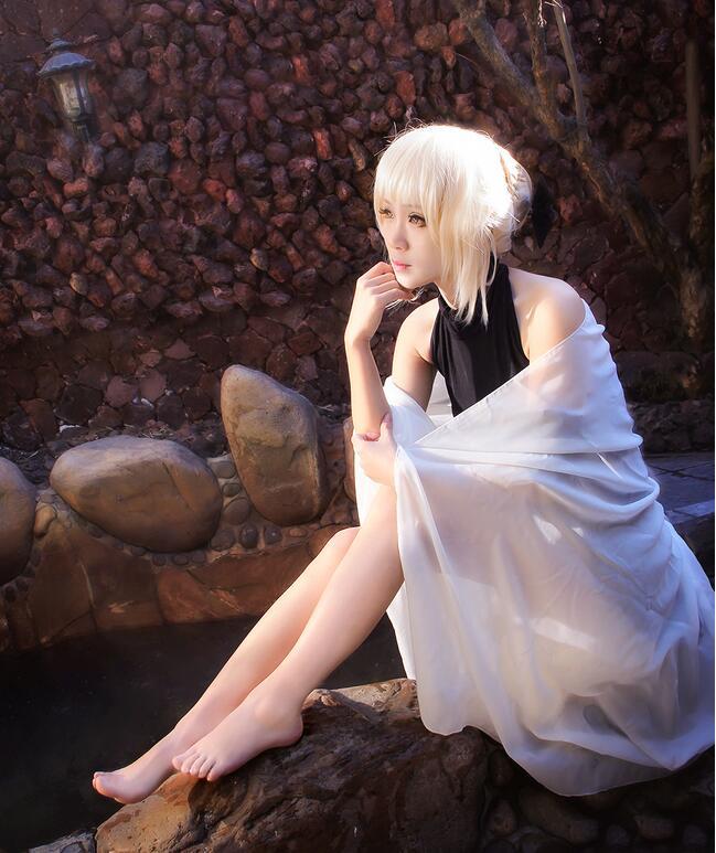 boomjoy:  Fate Stay Night Saber CosplaySource: Fate Stay NightCharacter: SaberCostume
