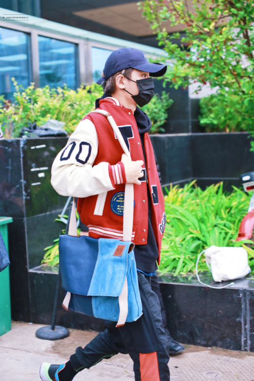 Justin Huang - 191006 Getting Off Workcr.JusTreasure0219 do not edit or remove credits