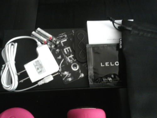 YAY IT CAME IN so here’s a little tour of what comes in a Lelo Ida box Lelo always has really pretty and sleek packaging, with a thin outer box with a graphic of the toy on it, and a hard shell plain box underneath the toys are sunken in a velvet