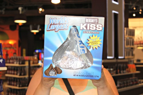 t4co-bel1: Found this beaut in the Hershey Store in Vegas! 