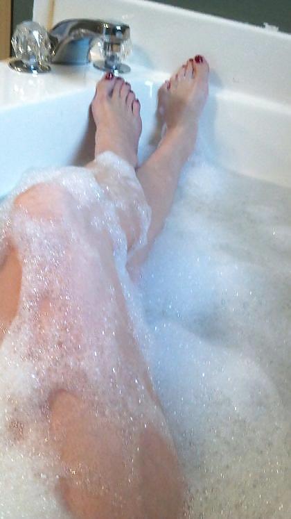 ddp1974:  mindyhooters:  Cum in for a bath with me  I would like that