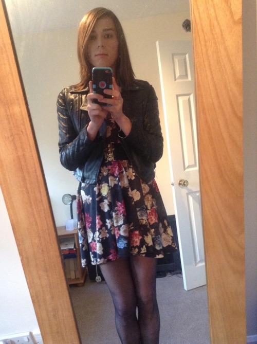 missdaniels1990:Getting ready to go up Birmingham with my beautiful girlfriend for a swanky meal :