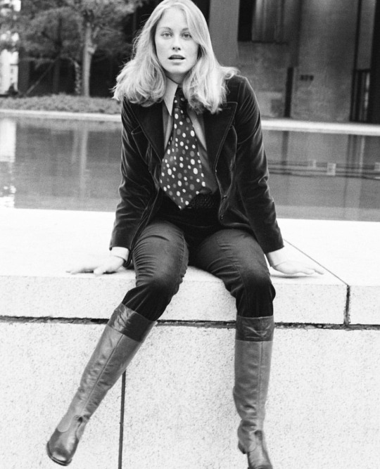 purecinema: Cybill Shepherd in New York City, 1971, by Jack Robinson.  https://painted-face.com/