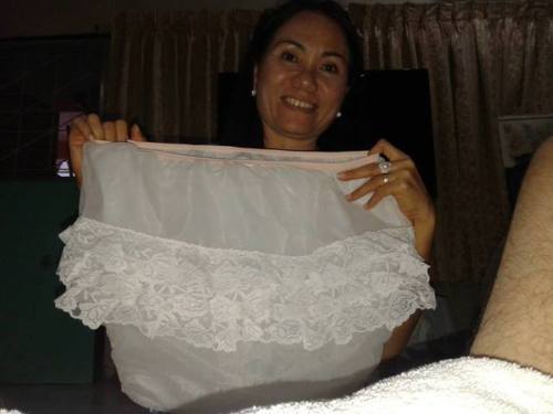 bloghowdryiam:  thatsnotenouvh:  sissybabysusie: frilly panties for her sissy baby “PREFER THE