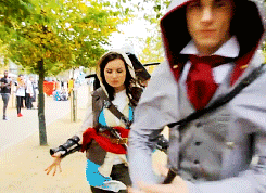 forgottencuttlefish:  betterbemeta:  slackeremeritus:  ghostalebrije:  theblondebitch:    London Comic Con October 2013    Hot fucking DAMN Assassins from all over the world and a shitton of different time periods?! Rifle Assassin in the third gif could