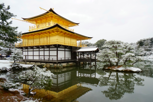 nihongo: chitaka45: 京都 金閣寺 ❄️雪景色❄️2018年1月14日 kyoto kinkakuji temple 14.1.2018 まるで絵葉書のような、美しい雪の金閣寺。寒