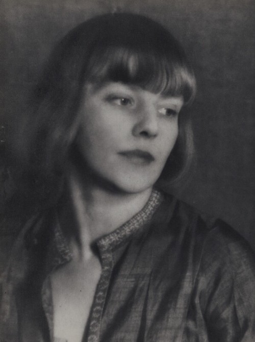 Iris Treeby Curtis Moffat, 1923