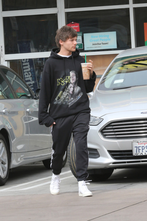 trackingonedirection: Louis Tomlinson out in LA. (16/02/2017)Part 1/3