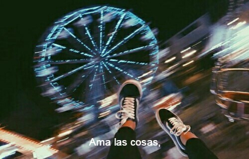 somospandaspordentroyporfuera:  -Una chica invisible. 