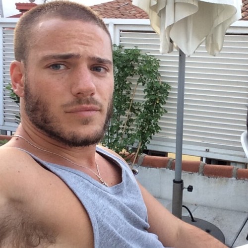 guysandpits:  Woof