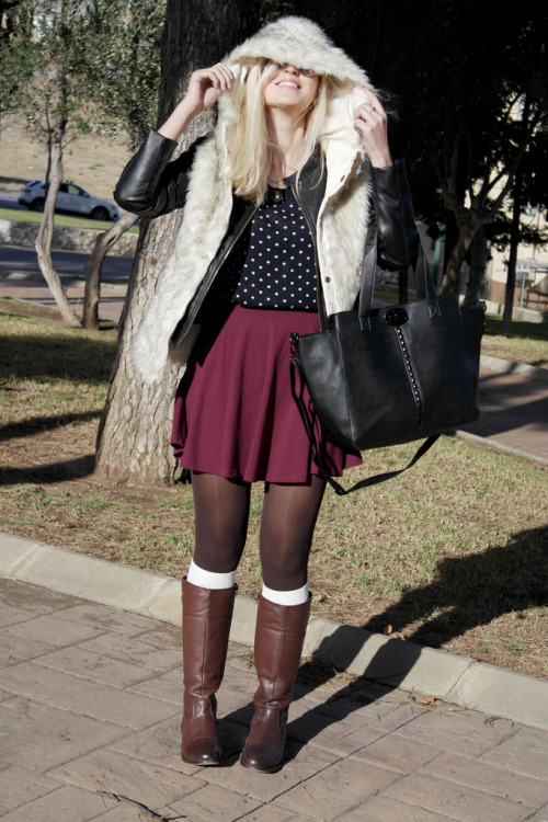 tightsobsession:  Cozy outfit. Via Bly the Lifestyle.