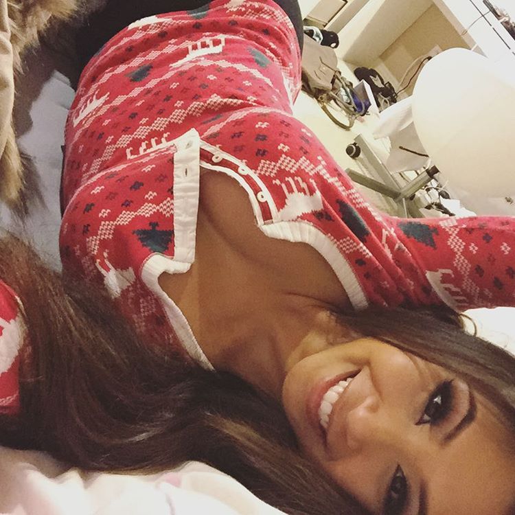 thenicoleleigh:  Oh what fun it is to ride 🎶 #VLOGmas Day 9 (&amp;6,7,8) will