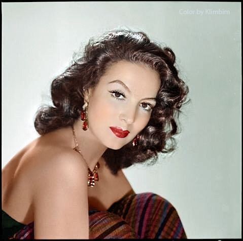 mydailyvintagephotos:  recordando a Maria Felix May 4th 1914-April 8 2002 🌹