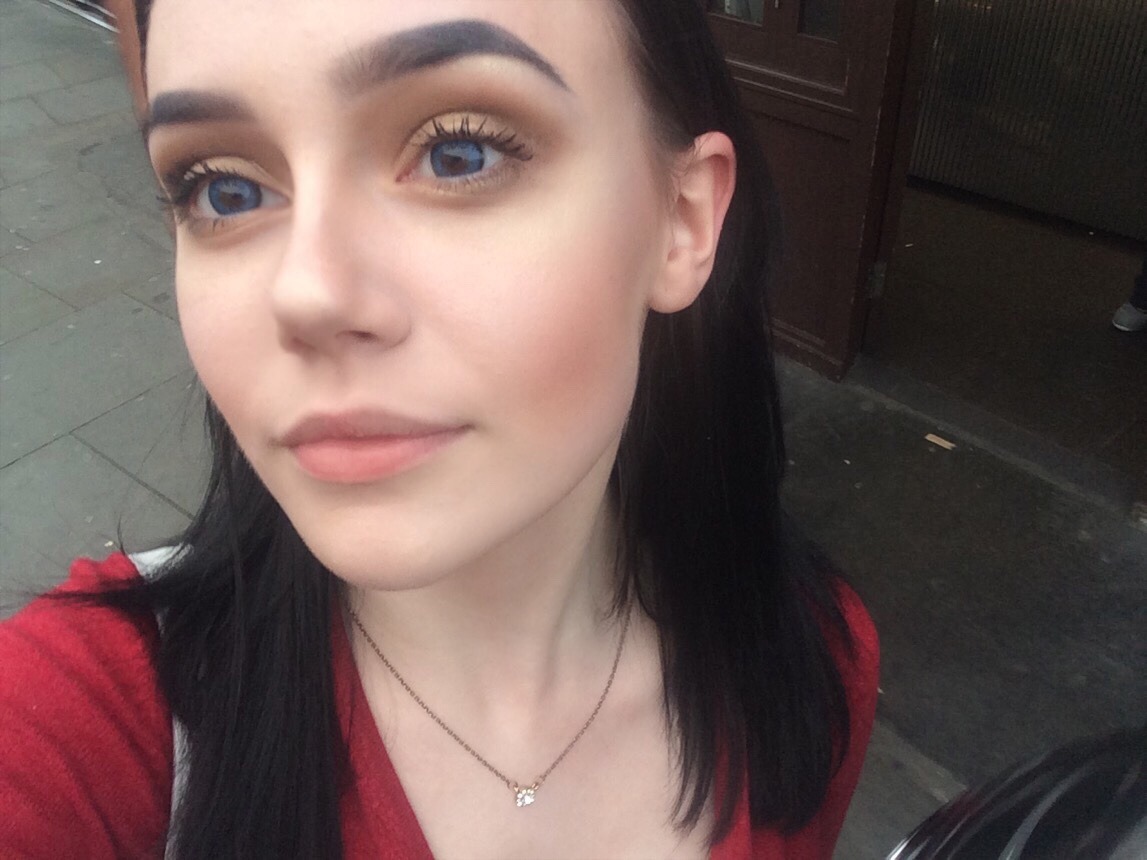 agingb0nes:  Guess who tried on contacts for the first time ever and now loves them?