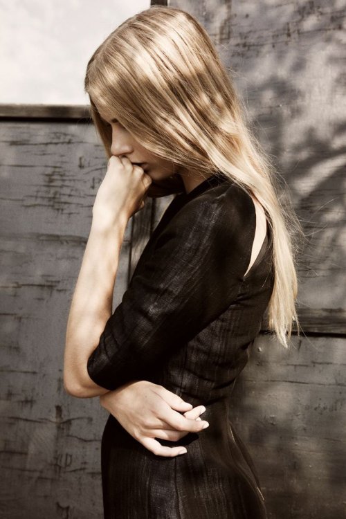 opaqueglitter: Lovisa I for Samuji Spring 2011 by Juliana Harkki.