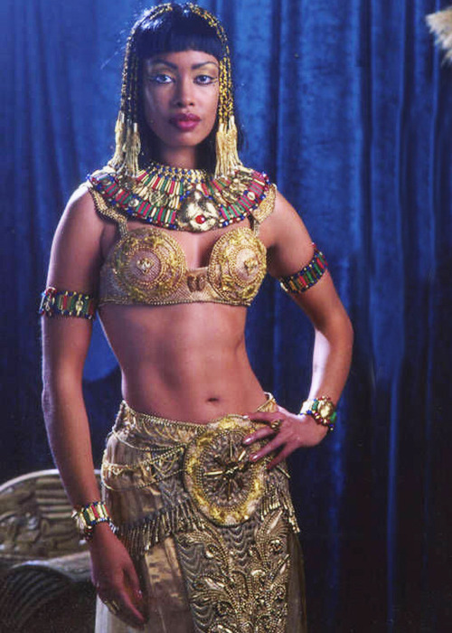 foreverpruned:fuckyeahcostumedramas:Gina Torres in ‘Xena: Warrior Princess’ (1995).Just for Ari!