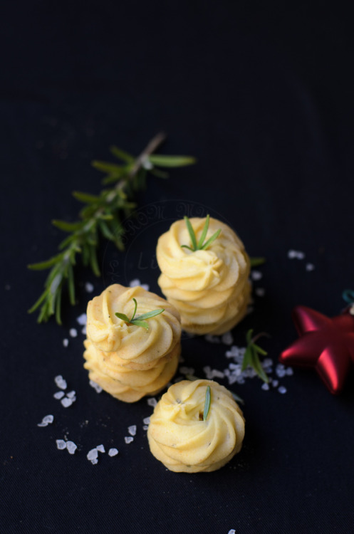 foody-goody:  Rosemary seasalt sables