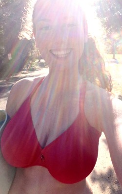 boobs-n-nipples:  Sunshine â˜€!