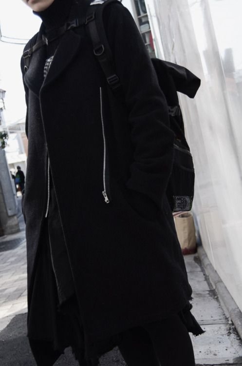 kuroikami:撮影場所: 原宿スカート: JUNYA WATANABE COMME des GARÇONSアウター: usedトップス: usedPhoto by: コミヤマSource: [X