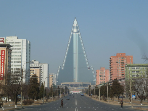 North Koreas’s Largest Hotel,A massive building that dominates the Pyonyang skyline, the Ryung