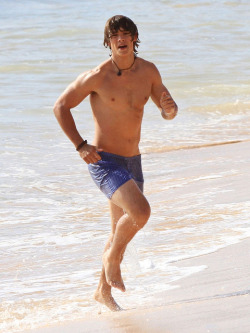 just-a-twink:  Brenton Thwaites 