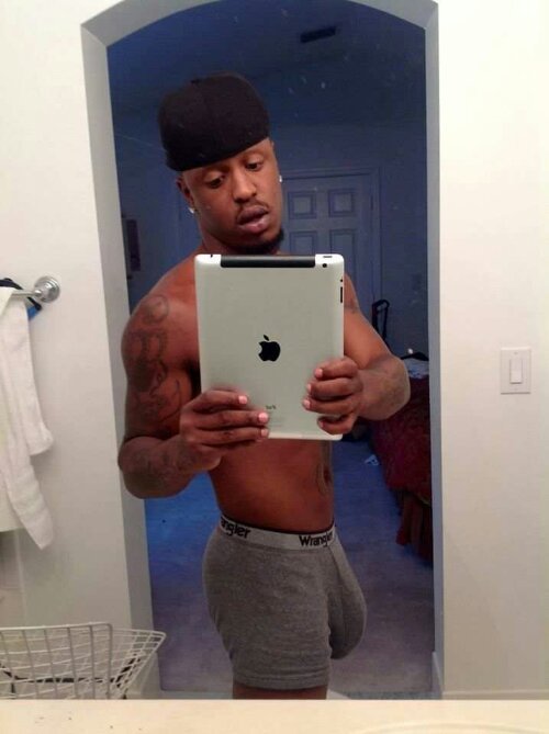 babyfacebaee:  musclefeign:  dominicanblackboy:  Damn bruhbruh! Put all of that down