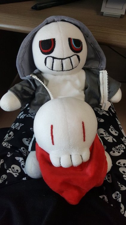 d-han:  I’m hugging the doll every day ;H;