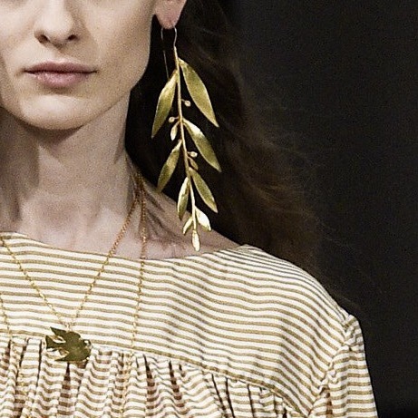vietz:gold details @ alexis mabille fall 2017