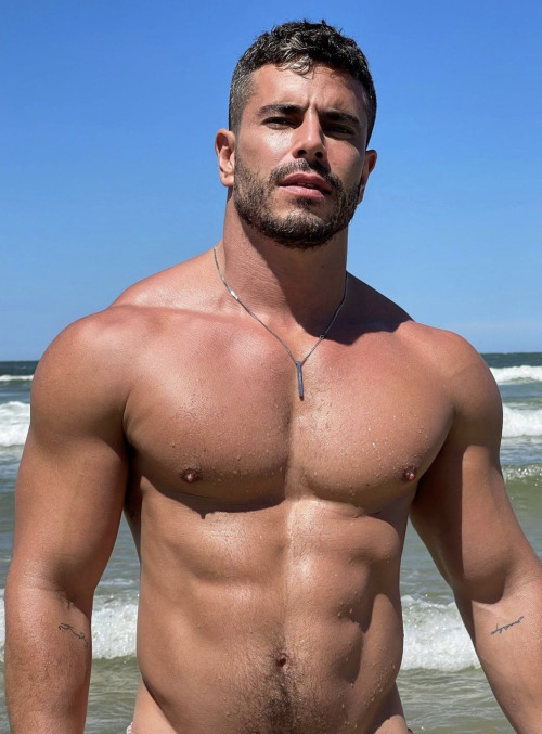 here4theguys:  beards-of-paradise:Ignacio Perez Rey   🥵🥵🥵