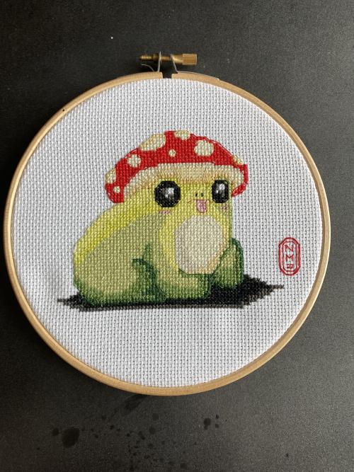 crossstitchworld:  Finished this cute little frog from BellewHoopsNStitches by  RoseMary94