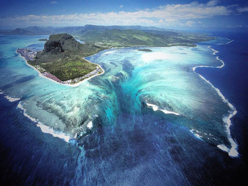 Yep, that&rsquo;s an underwater waterfall.