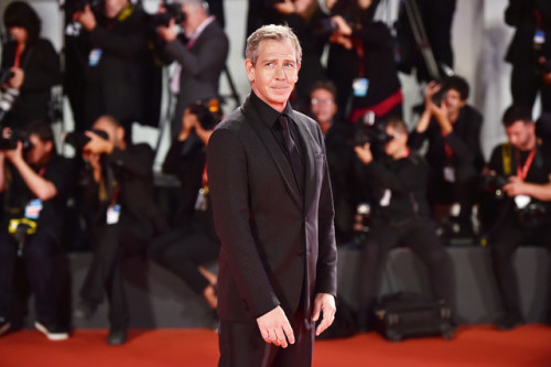 ben-mendelsohn:Ben Mendelsohn at the red carpet premiere of The King at Venezia 76