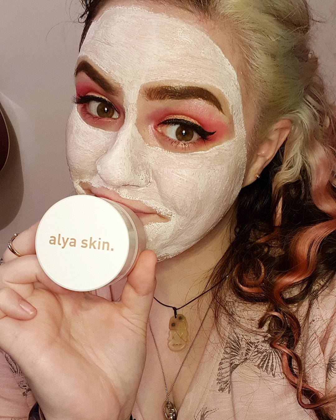 So today I received my @alyaskinaus #australianpinkclaymask  And I am LIVING. My