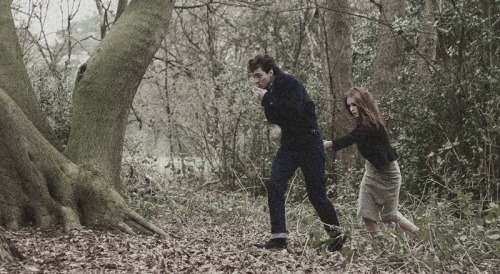 arrogantbullyingtoerag:  “Sent owls off ter all yer parents’ old school friends, askin’ fer photos… Knew yeh didn’ have any… D’yeh like it?”Harry couldn’t speak, but Hagrid understood. 
