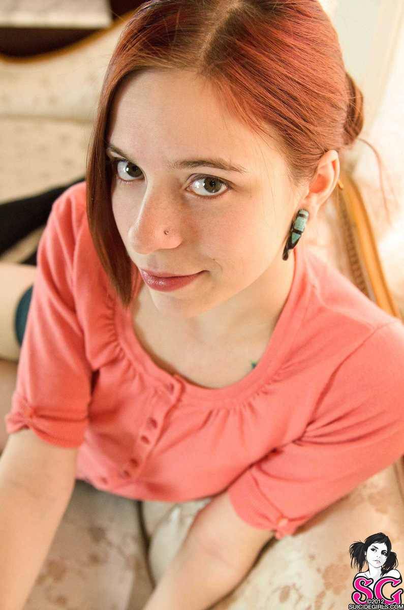 sexy-redhead-redhair-orangehair:    Kızılderili Atasözü :“..Neden ben insanlara
