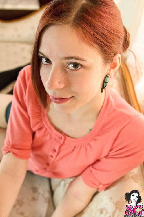 sexy-redhead-redhair-orangehair:    Kızılderili Atasözü :“..Neden ben insanlara güvenmemeyi öğrenip ruhumu kirleteyim.Onlar güvenilir olmayı öğrensinler…”#RiversongSuicide  