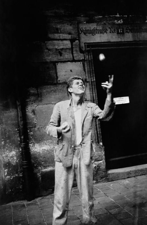 JFK, aged 20, juggling in Nuremberg, 1937