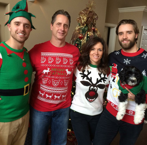 Aaron Ekblad and his family with their dog in 2015(Source: instagram.com/aaronekblad5)