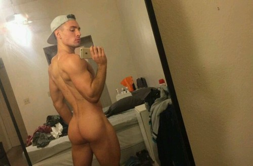 brendanoneal: An ass made for a thong. Gorgeous